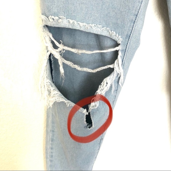 Misguided Riot Distressed High Rise Mom Jean Light Wash 4 - Picture 4 of 6